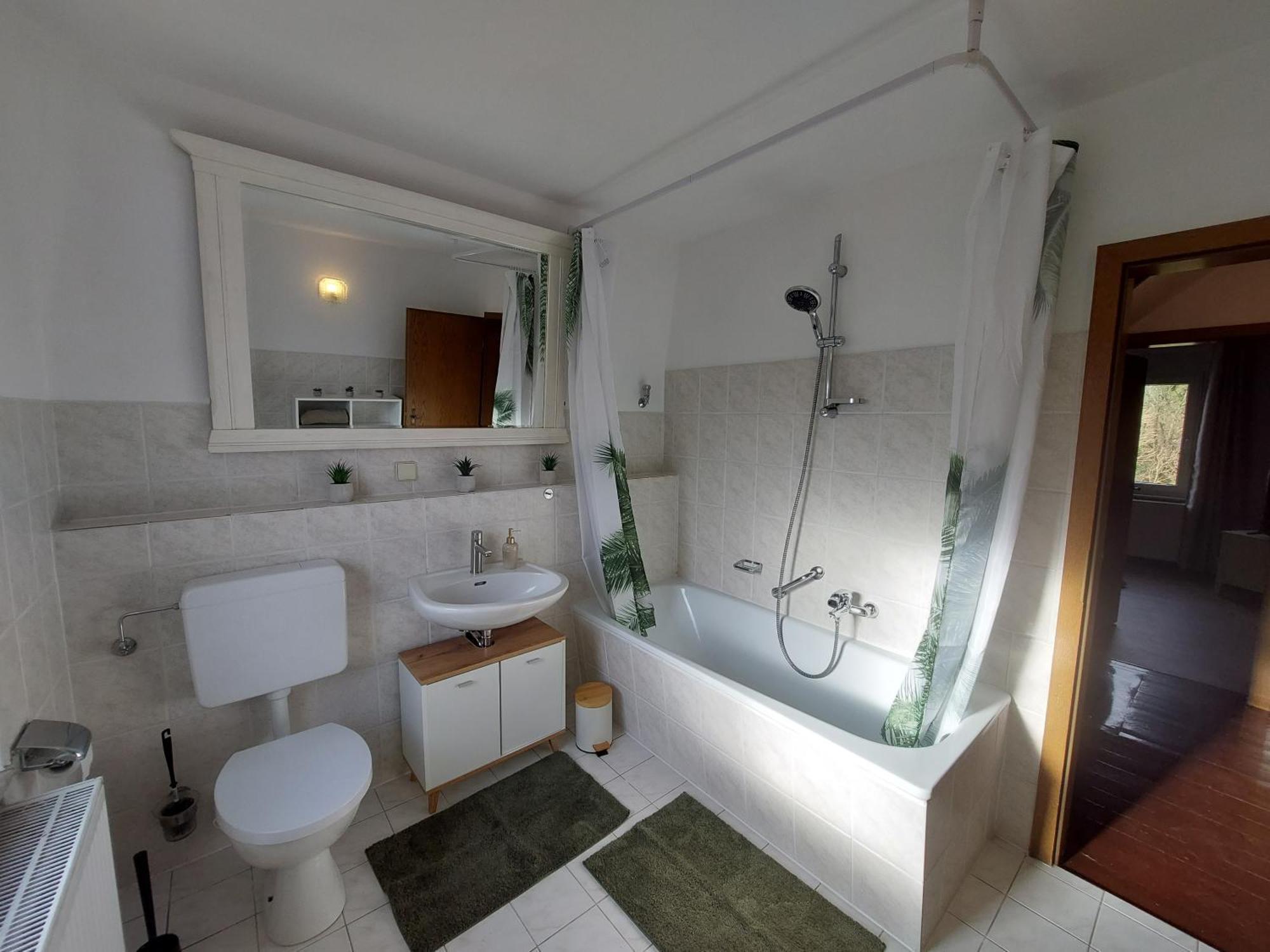 Cozy Home, 7 Beds, Wifi, Kitchen, Balcony, Bielefeld Center Exteriör bild